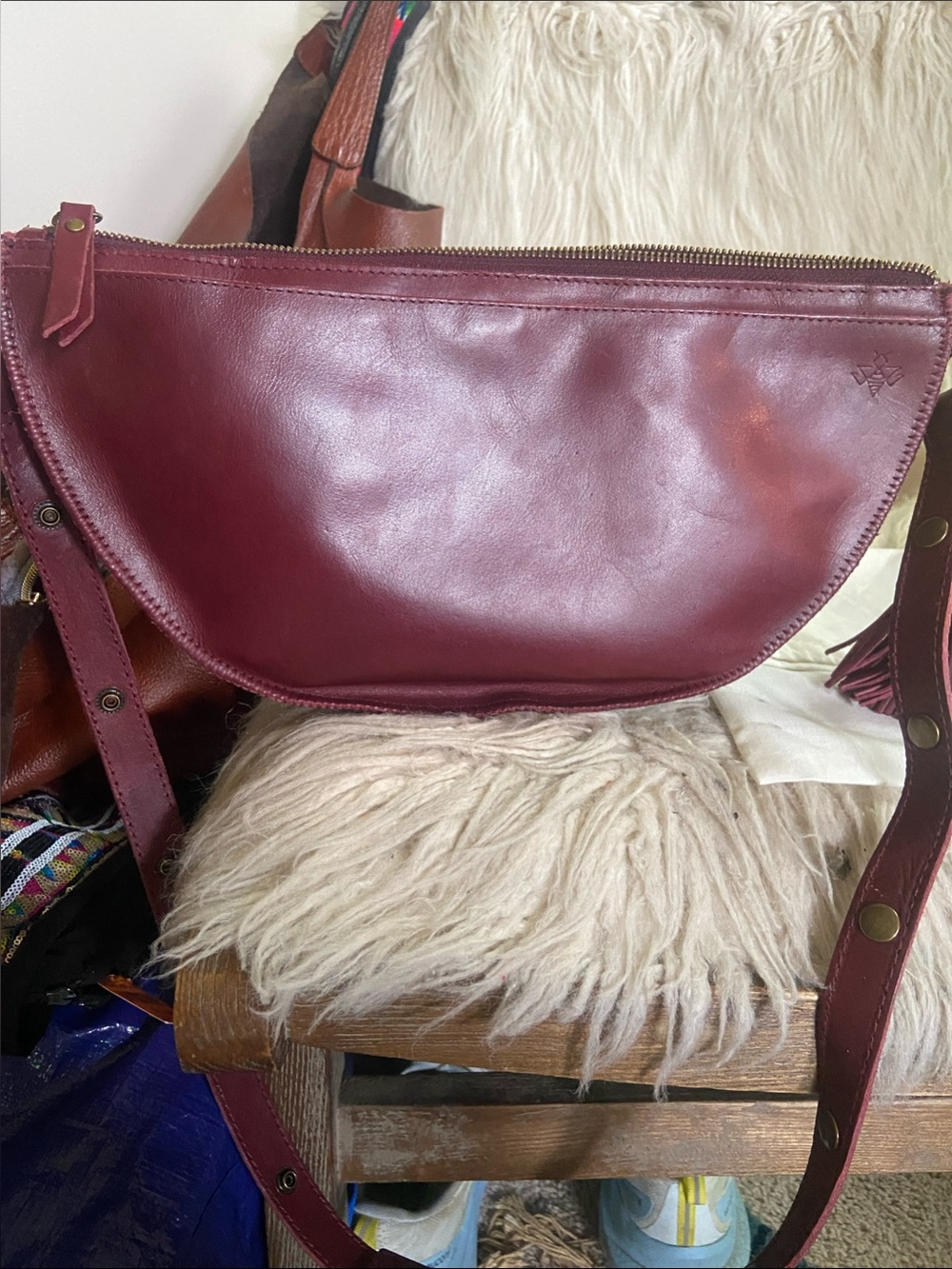 Lyons leather co. Queen cherry bee standard strap less than 2 weeks old